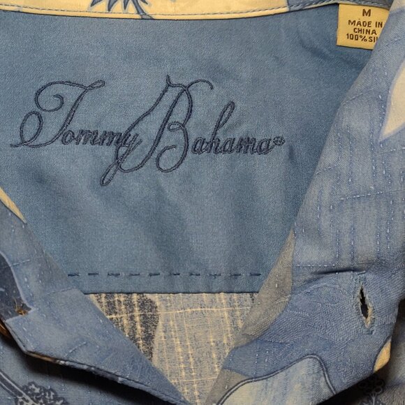 Tommy Bahama 100% Silk Blue/White Floral Hawaiian Button Up Shirt SIZE MEDIUM - Picture 4 of 4